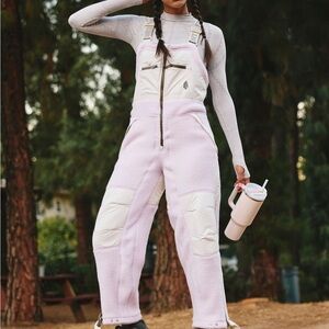 Nwt Free People Movement Hit the Slopes snow overalls in rose quartz Small